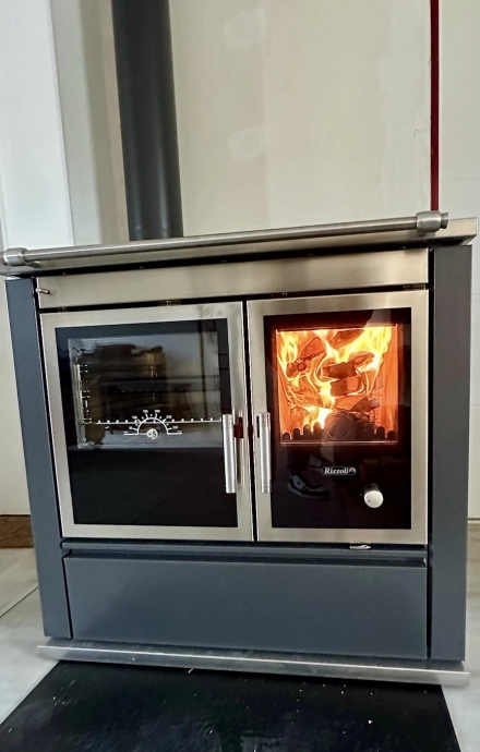 Installation d’une cuisinière à bois Rizzoli Série S en Normandie