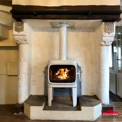 Réalisation d’un poêle Jotul 305 blanc à bois-bûche à Deauville 