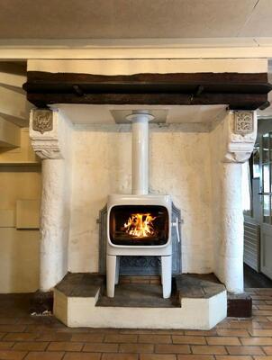 Réalisation d’un poêle Jotul 305 blanc à bois-bûche à Deauville