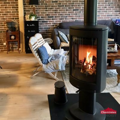 Réalisation d'un poêle à bois-bûche F363 Jotul à Gonneville