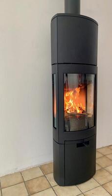 Pose d’un poêle à bois-bûche Jotul F378 high top Advance à Basly.