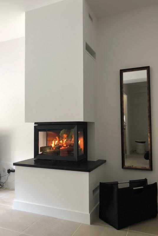 Pose d'une cheminée à bois-bûche Jotul Insert 520 3 vitres à Deauville -  Cheminées, poêles à bois à Courseulles, Mondeville et Caen