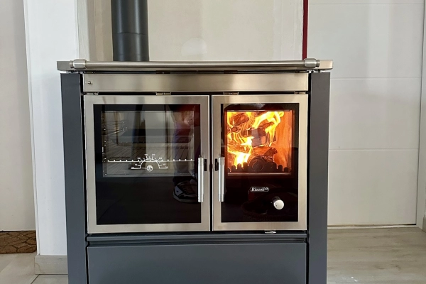 Installation d’une cuisinière à bois Rizzoli Série S en Normandie