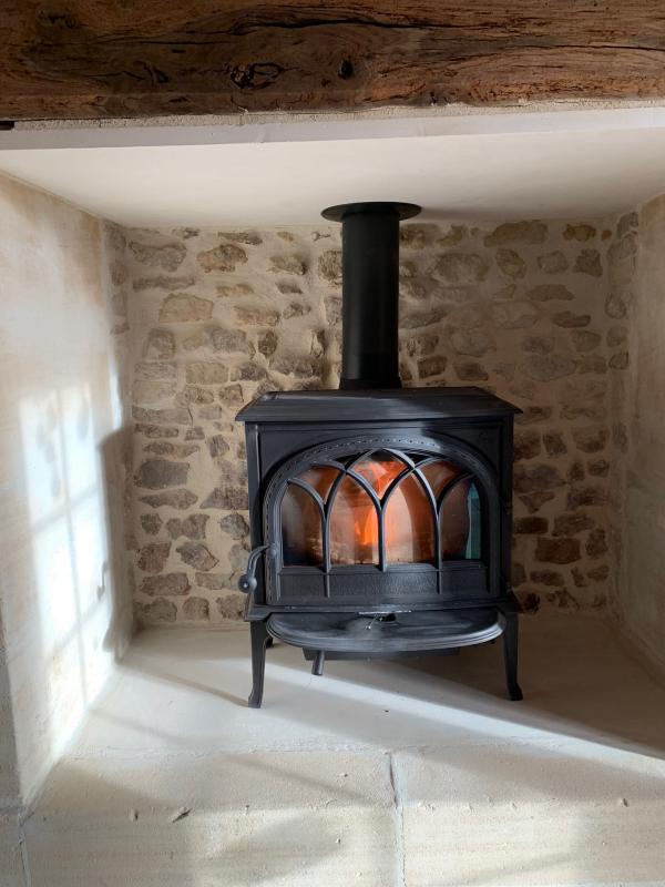 Aménagement d’un poêle à boisbûche Jotul F400 à Gueron. Cheminées — free download
