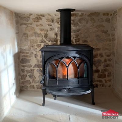 Aménagement d'un poêle à bois-bûche Jotul F400 à Gueron