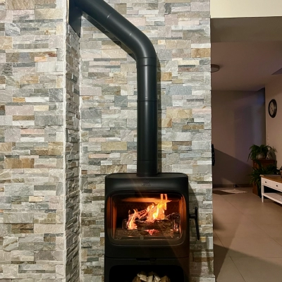 Aménagement d’un poêle à bois Jotul F305 à Saint-Manvieu