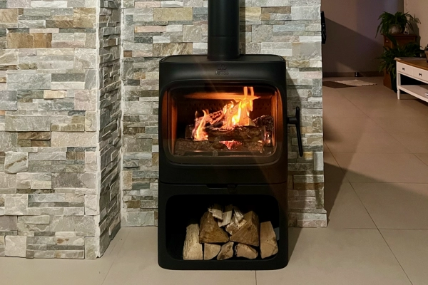 Aménagement d’un poêle à bois Jotul F305 à Saint-Manvieu