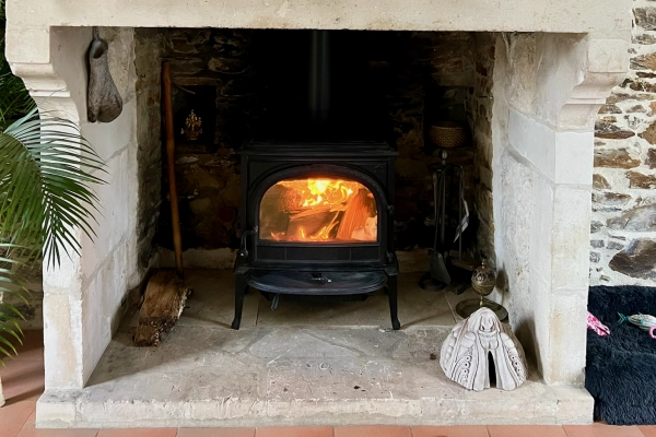 Pose d’un poêle à bois Jotul F400 Eco à Amaye-sur-Seulles