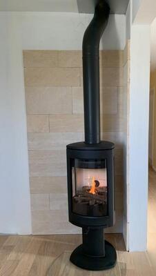 Réalisation d'un poêle F373 Jotul à Thaon